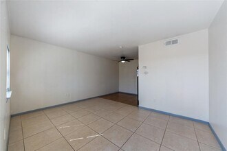 1800 N Wayside Dr in Houston, TX - Building Photo - Building Photo