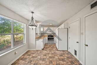 9 Point W Cir in Little Rock, AR - Building Photo - Building Photo