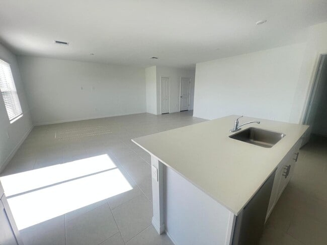 19550 Fairhill Ct in Lehigh Acres, FL - Building Photo - Building Photo