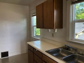 883-887 S 4th St in Coos Bay, OR - Building Photo - Building Photo