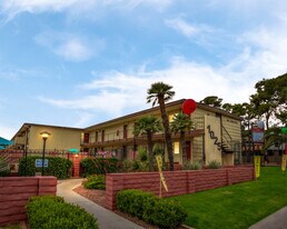 Cambridge Vista in Las Vegas, NV - Building Photo