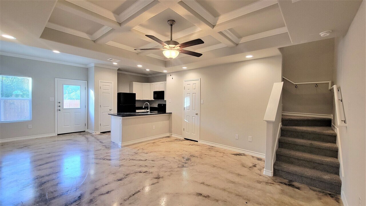 8331 Breezy Cv in Selma, TX - Building Photo