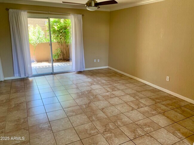 8256 E Arabian Trail in Scottsdale, AZ - Building Photo - Building Photo