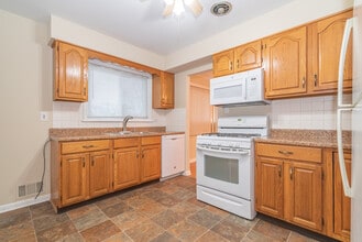 1700 Bonita Ave in Mount Prospect, IL - Building Photo - Building Photo