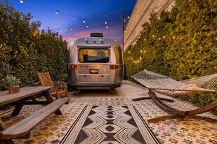 528 Victoria Ave in Venice, CA - Building Photo