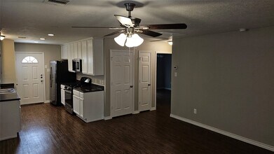8715 Dallas Acorn St in Houston, TX - Building Photo - Building Photo