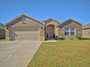 313 Foxtrot Ter in Newcastle, OK - Building Photo - Building Photo