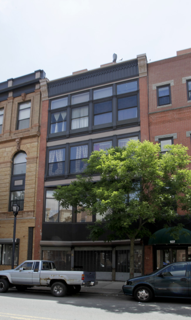 107 1st St in Elizabeth, NJ - Foto de edificio - Building Photo