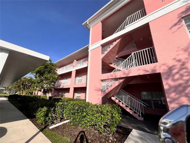 2120 Heron Lake Dr in Port Charlotte, FL - Building Photo - Building Photo