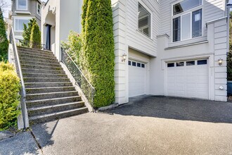 4445 160th Ave SE in Bellevue, WA - Building Photo - Building Photo