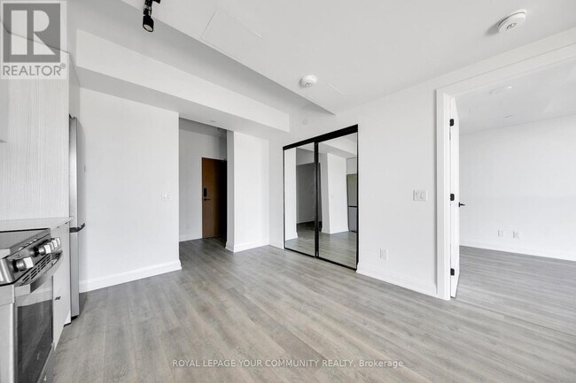 2369 Danforth Ave in Toronto, ON - Building Photo - Building Photo