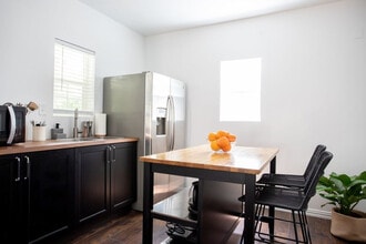 1506 Kenwood Ave in Austin, TX - Building Photo - Building Photo