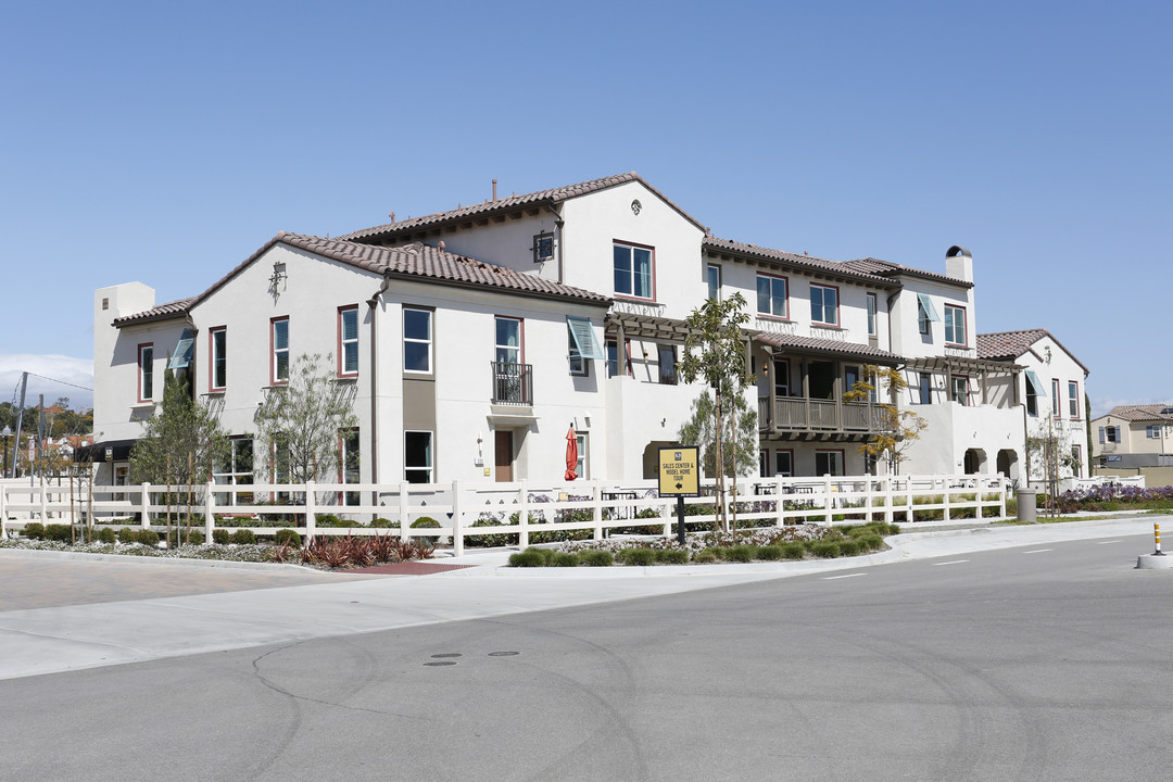 Mariposa at Springville in Camarillo, CA - Building Photo