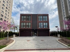 140 Comet Way, Unit C2 in Hackensack, NJ - Building Photo