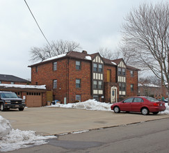 806 Hardesty Blvd in Akron, OH - Building Photo - Building Photo