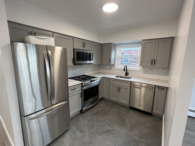 3113 Harding Ave, Unit 2