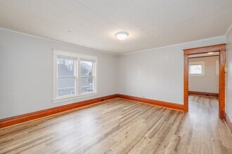 132 W 14th Ave in Oshkosh, WI - Building Photo - Building Photo