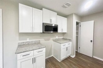 1505 W Collin St in Corsicana, TX - Building Photo - Building Photo