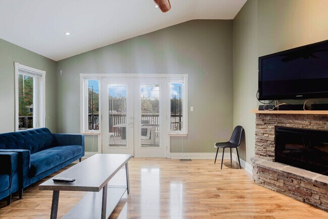 1383 Muskoka District Road 169 in Gravenhurst, ON - Building Photo - Building Photo