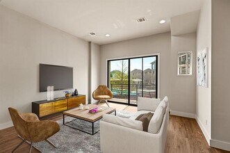 8260 Laflin Ln in Dallas, TX - Building Photo - Building Photo