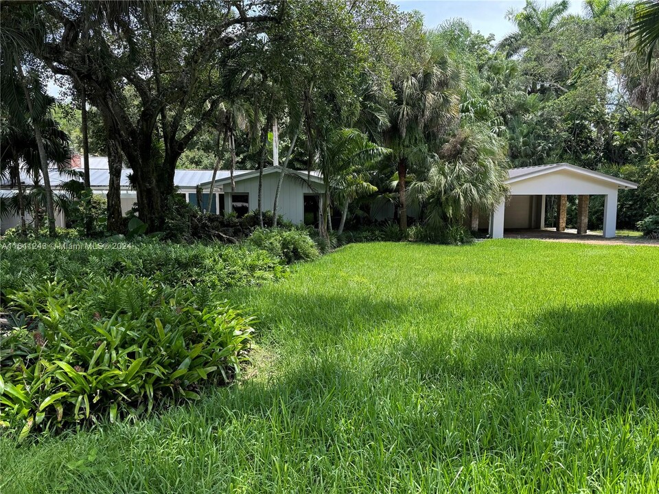 5600 Kerwood Oaks Dr in Coral Gables, FL - Building Photo