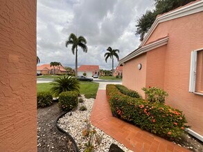 5574 Royal Lake Cir in Boynton Beach, FL - Building Photo - Building Photo