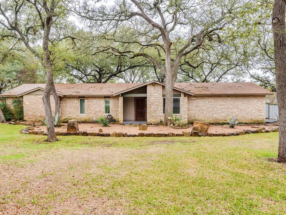 9805 Murmuring Creek Dr in Austin, TX - Building Photo