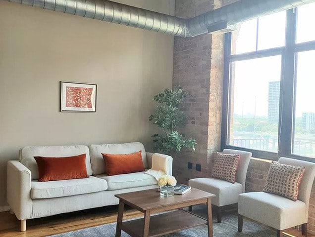 property at 625 W Jackson Blvd
