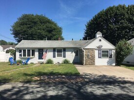 6 Frances Ave in Narragansett, RI - Building Photo