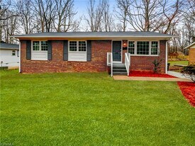 Room in House on Foxcroft Dr in Winston-Salem, NC - Building Photo