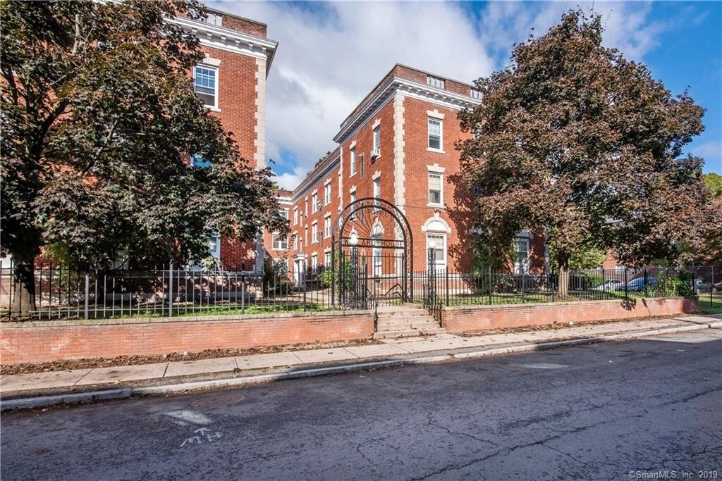 51 Willard St in Hartford, CT - Building Photo