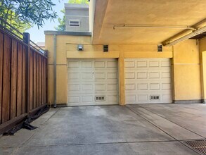 3904 Ruby St, Unit 4 in Oakland, CA - Foto de edificio - Building Photo