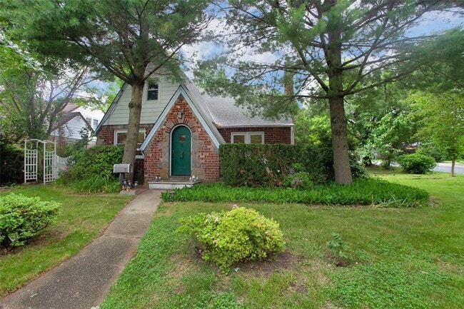 property at 72 Berkshire Rd