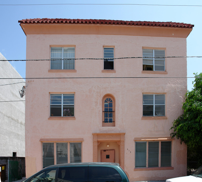 Villa Pina in Miami, FL - Foto de edificio