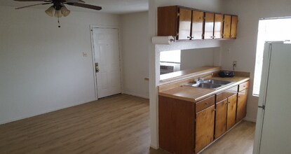 536 J St, Unit NA in San Antonio, TX - Building Photo - Building Photo