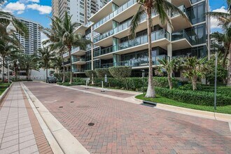 2101 S Surf Rd in Hollywood, FL - Building Photo - Building Photo