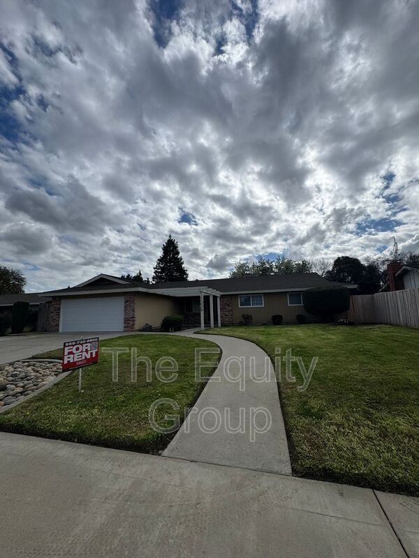 property at 1009 W Laura Ave