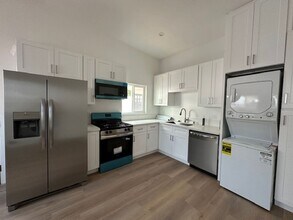 19432 1/2 Keswick St in Los Angeles, CA - Building Photo - Building Photo