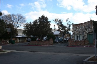 Hillcrest Manor in Reno, NV - Building Photo - Building Photo