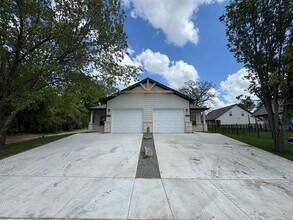 1223 S Austin St in Sherman, TX - Building Photo - Building Photo