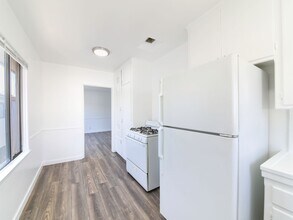 5757 La Mirada Ave in Los Angeles, CA - Building Photo - Building Photo