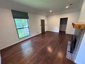1123 Turner Ave in Dallas, TX - Building Photo - Building Photo