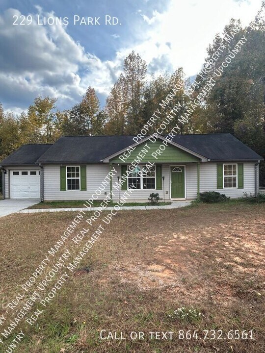 229 Lions Park Rd in Marietta, SC - Building Photo