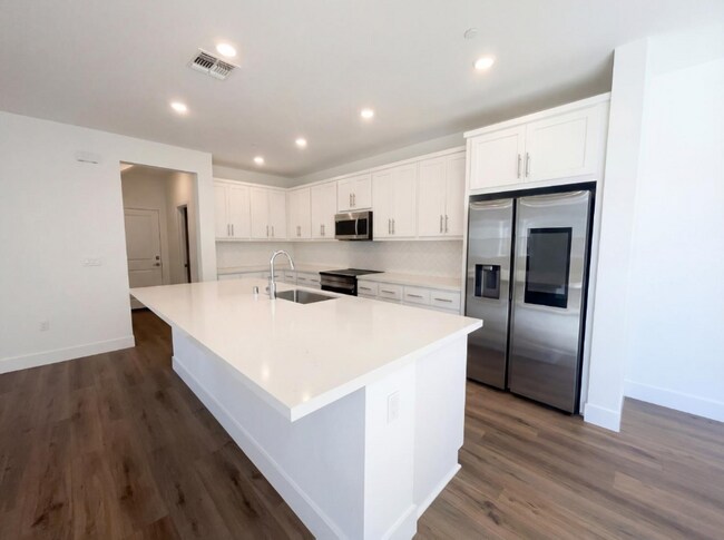 408 N Palm Spgs Wy in Mountain House, CA - Building Photo - Building Photo