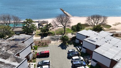 35 W Walk in West Haven, CT - Foto de edificio - Building Photo