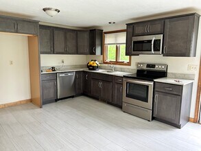 12 Harriet Dr in Bridgewater, MA - Building Photo - Building Photo