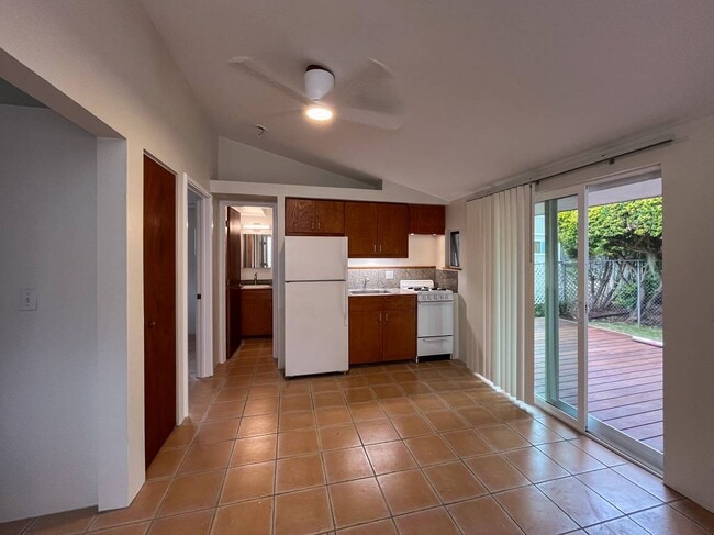 2153 Atherton Rd in Honolulu, HI - Foto de edificio - Building Photo