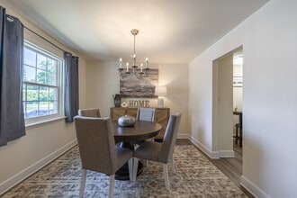 The Brittany Apartments in Pikesville, MD - Foto de edificio - Building Photo