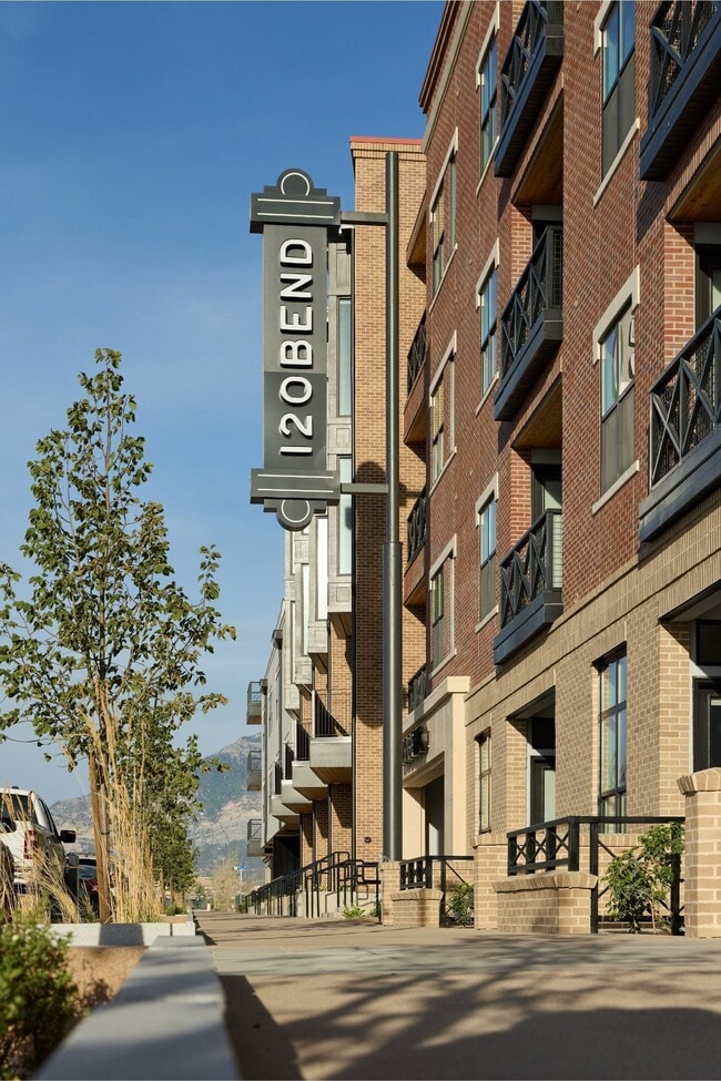 120 & 220 Bend in Vineyard, UT - Foto de edificio - Building Photo