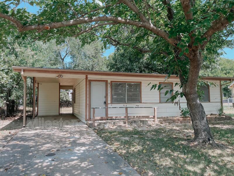 405 Knob Ln in Denison, TX - Building Photo